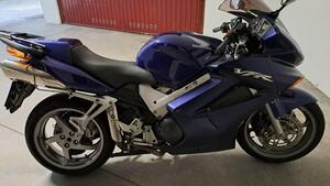 Honda VFR 800 (2002 - 05) 