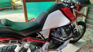 Moto Guzzi V85 TT Evocative Graphics (2021 - 23) 