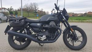 Moto Guzzi V7 Stone (2021 - 24) 