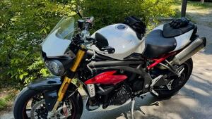 Triumph Speed Triple 1050 R ABS (2016 - 17) 