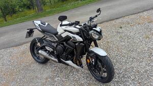 Triumph Street Triple 765 R (2023 - 25) 