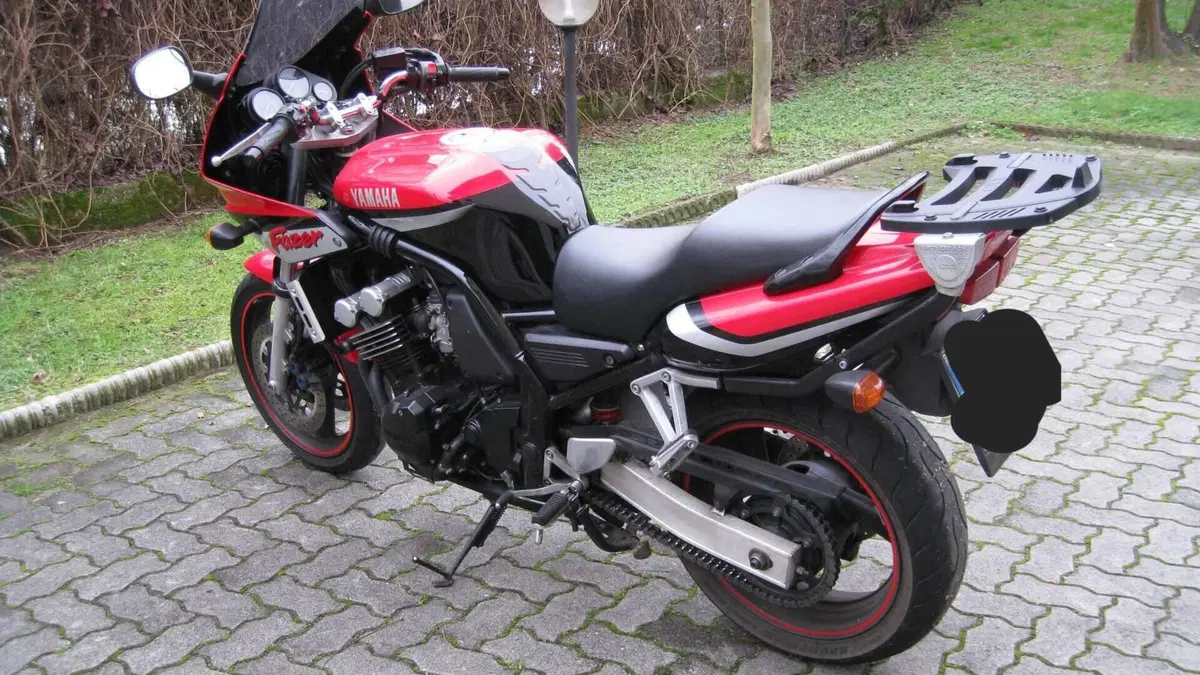 Yamaha FZS 600 Fazer (1998 - 01)  (2)