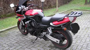 Yamaha FZS 600 Fazer (1998 - 01)  (2)