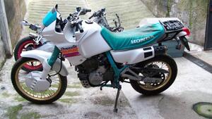 Honda NX 650 Dominator (1988 - 90) 