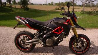 Aprilia Dorsoduro 750 Factory (2010 - 13) usata