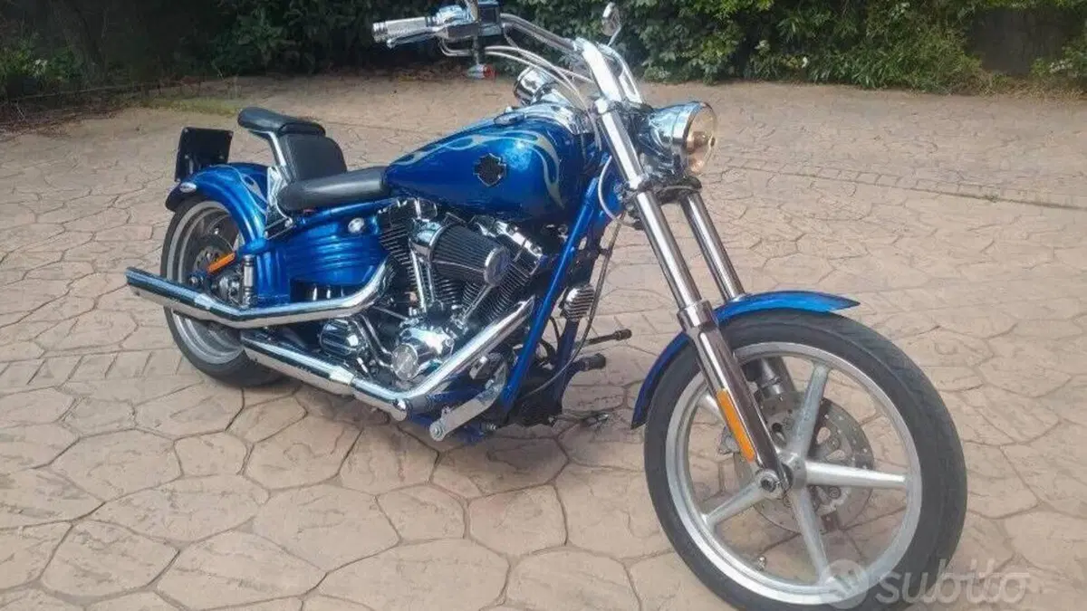 Harley-Davidson 1584 Rocker C (2009 - 11) - FXCWC  (3)