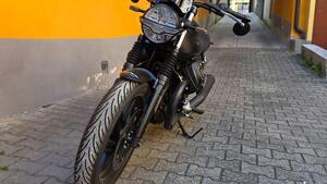 Moto Guzzi V7 Stone (2021 - 24) 