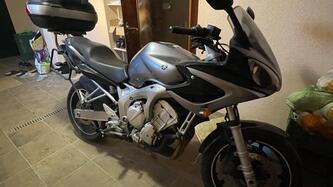 Yamaha FZS 600 Fazer (2003 - 04) usata