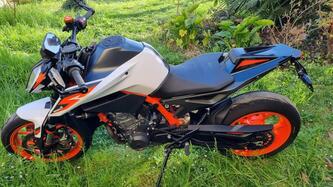 KTM 890 Duke R (2021) usata