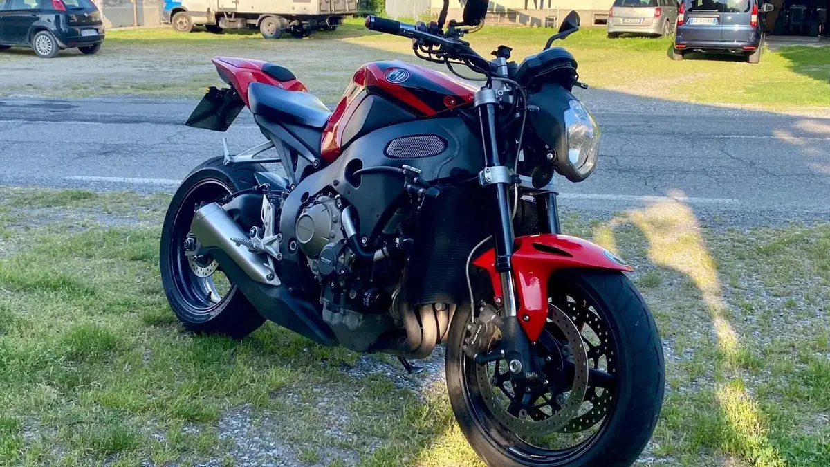 Honda CBR 1000 RR Fireblade (2008 - 11)  (2)