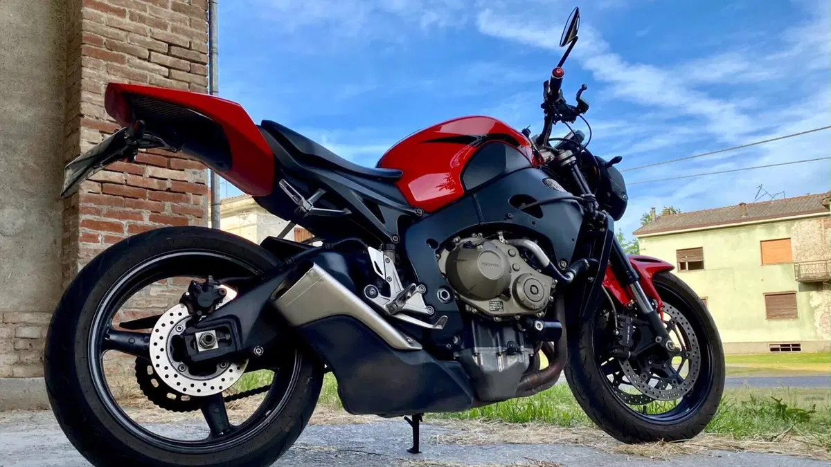 Honda CBR 1000 RR Fireblade (2008 - 11)  (3)