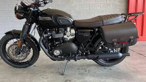 Triumph Bonneville T120 Black Stealth Edition (2024) 