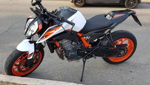 KTM 890 Duke R (2021) 