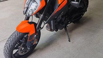 KTM 890 Duke L (2021) usata