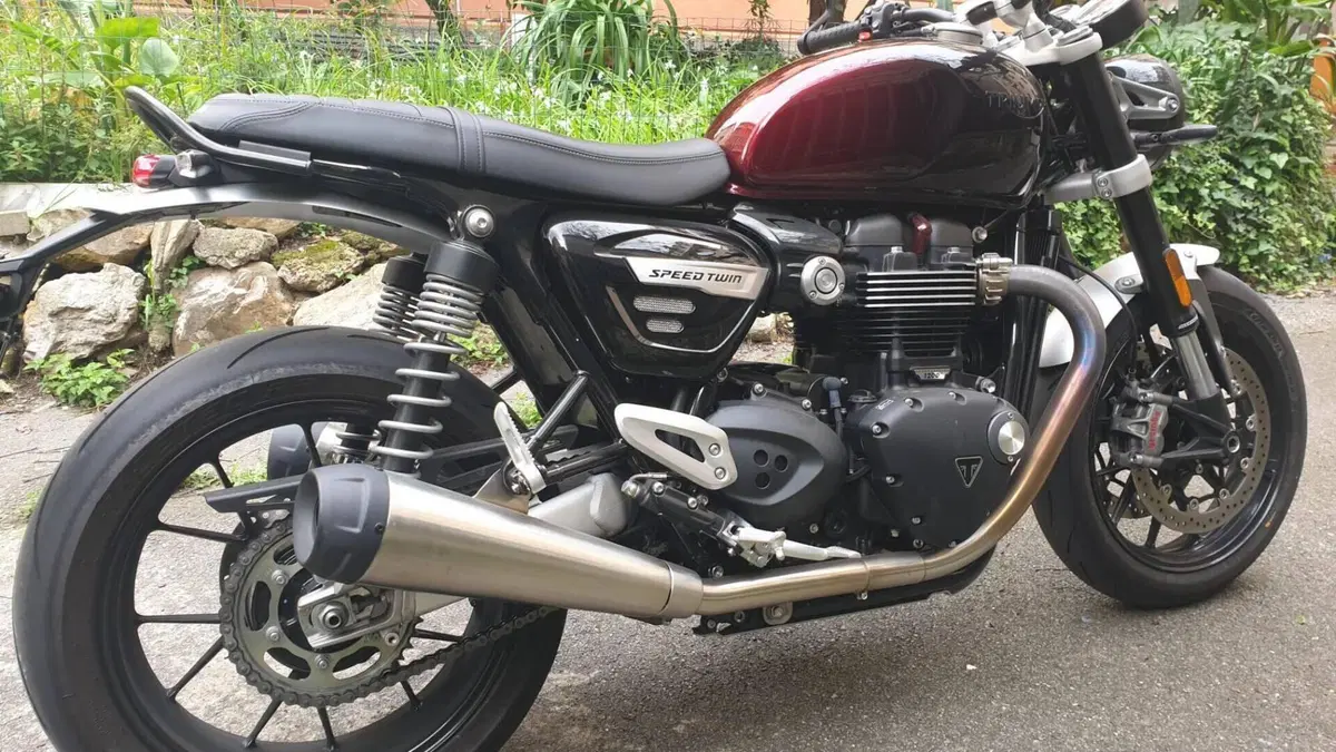 Triumph Speed Twin 1200 Stealth Edition (2024) 