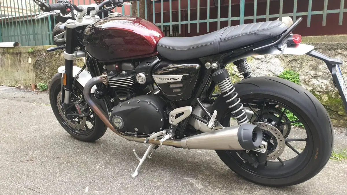 Triumph Speed Twin 1200 Stealth Edition (2024)  (3)