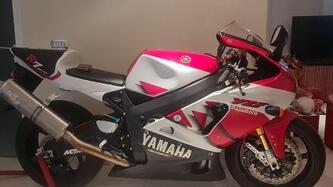 Yamaha YZF 750 R7 usata