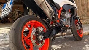 KTM 890 Duke R (2021) 