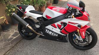 Yamaha YZF 750 R7 usata