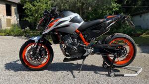KTM 890 Duke R (2021) 
