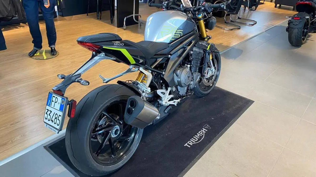 Triumph Speed Triple 1200 RS (2025 - 26)  (2)