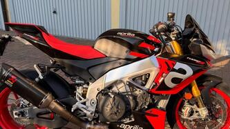 Aprilia Tuono V4 Factory (2021 - 24) usata