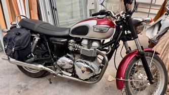 Triumph Boneville 800 epoca
