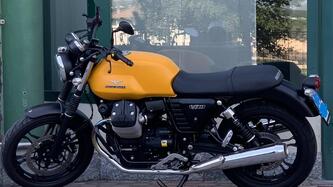 Moto Guzzi V7 II Stone (2015 - 17) usata