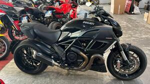 Ducati Diavel 1200 Dark (2012 - 13) 