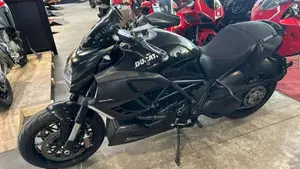 Ducati Diavel 1200 Dark (2012 - 13)  (2)