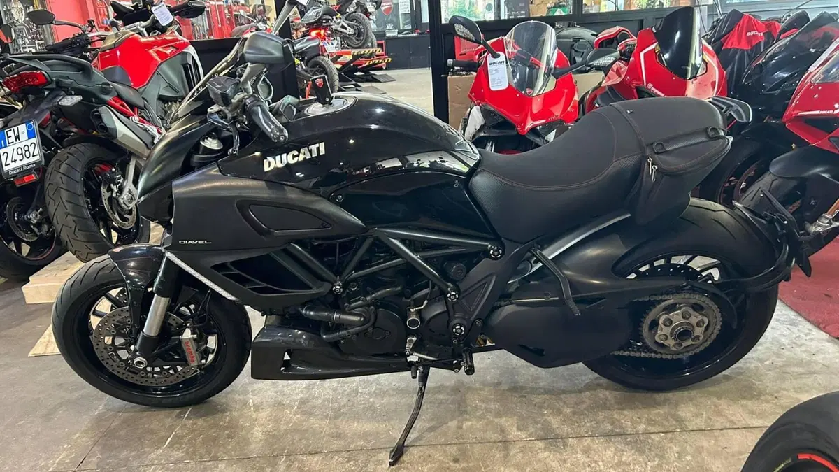 Ducati Diavel 1200 Dark (2012 - 13)  (3)