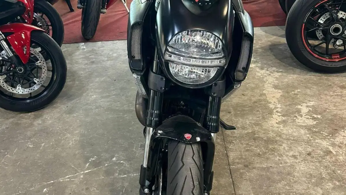 Ducati Diavel 1200 Dark (2012 - 13)  (4)