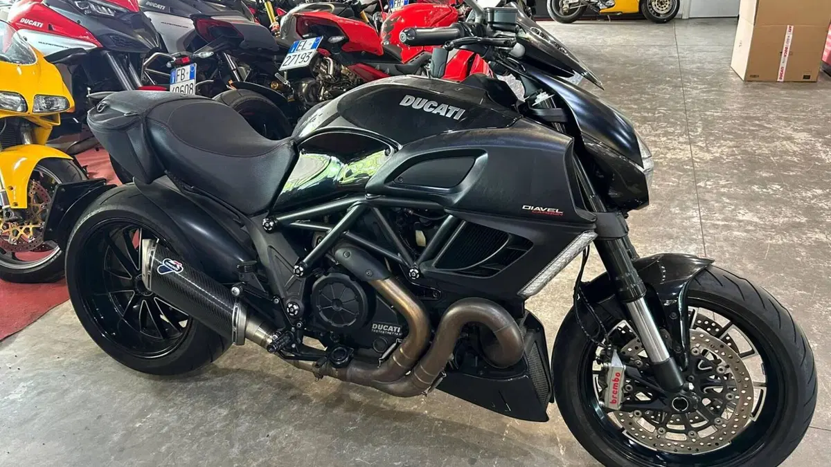 Ducati Diavel 1200 Dark (2012 - 13)  (5)