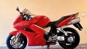 Honda VFR 800 (2002 - 05) 