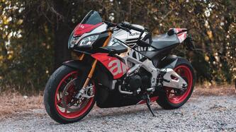 Aprilia Tuono V4 Factory (2017 - 18) usata
