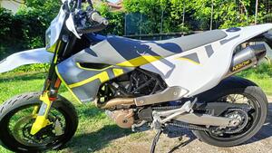 Husqvarna 701 Supermoto (2022) 