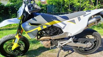 Husqvarna 701 Supermoto (2022) usata