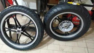 Suzuki   (8)