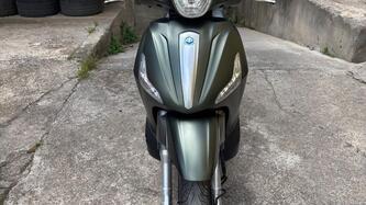Piaggio Beverly 350 SportTouring ie ABS (2011 - 17) usata