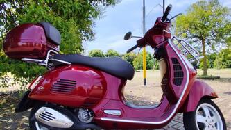 Vespa GTS 300 Touring ABS (2017 - 19) usata