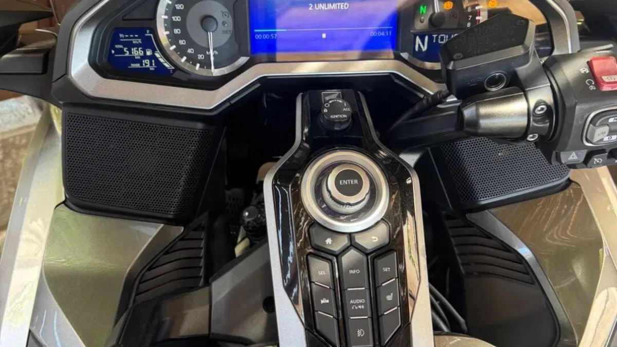 Honda GL 1800 Gold Wing Tour (2021 - 23)  (4)