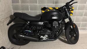Moto Guzzi V7 Stone (2021 - 24) 