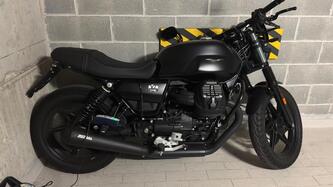 Moto Guzzi V7 Stone (2021 - 24) usata