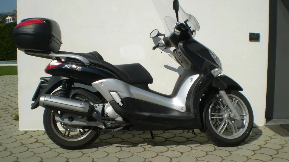 Honda SH 300 i ABS (2013 - 14)  (2)