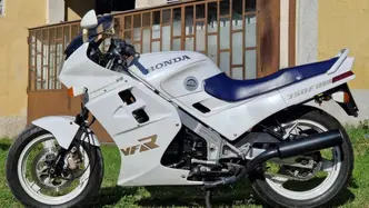Honda VFR750F RC24 epoca