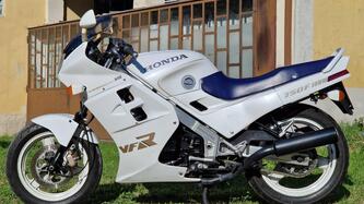 Honda VFR750F RC24 epoca