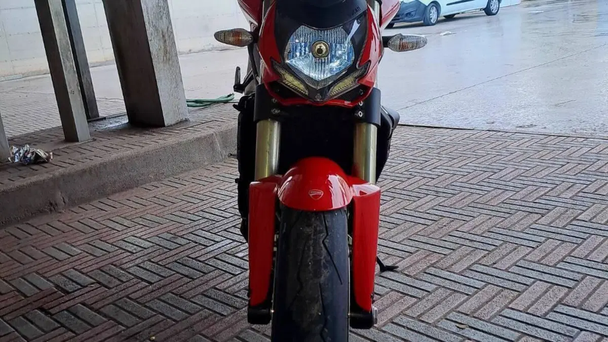 Ducati Streetfighter (2009 - 12)  (3)
