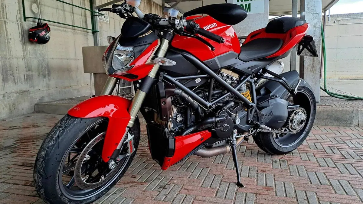 Ducati Streetfighter (2009 - 12)  (6)