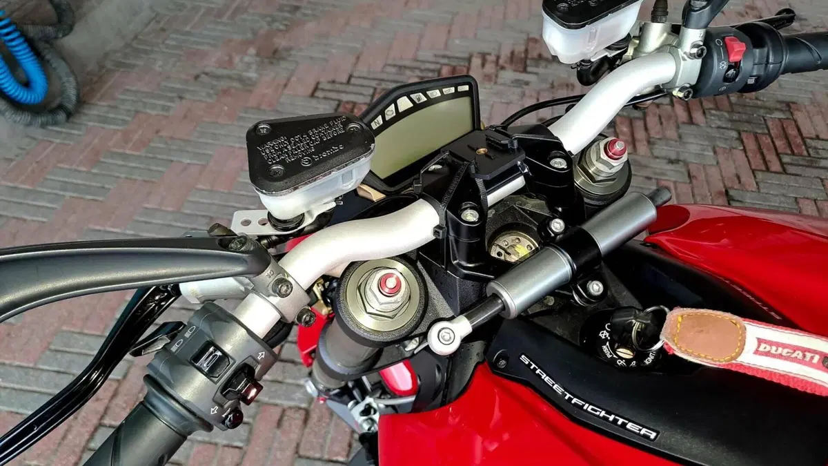 Ducati Streetfighter (2009 - 12)  (8)