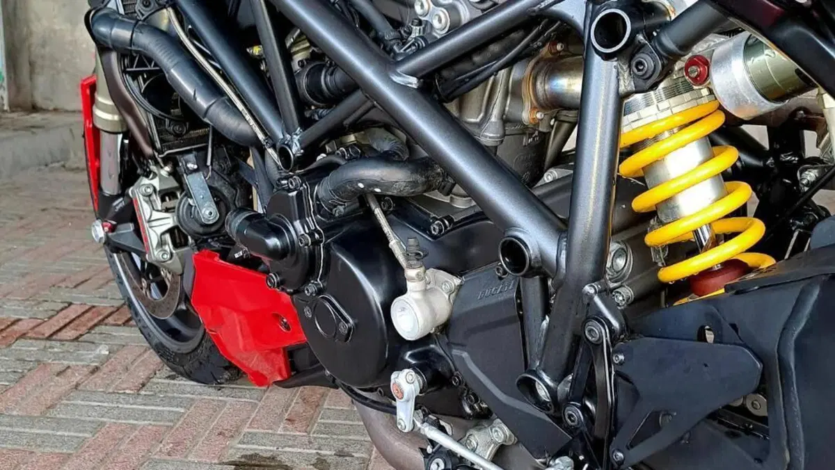 Ducati Streetfighter (2009 - 12)  (14)